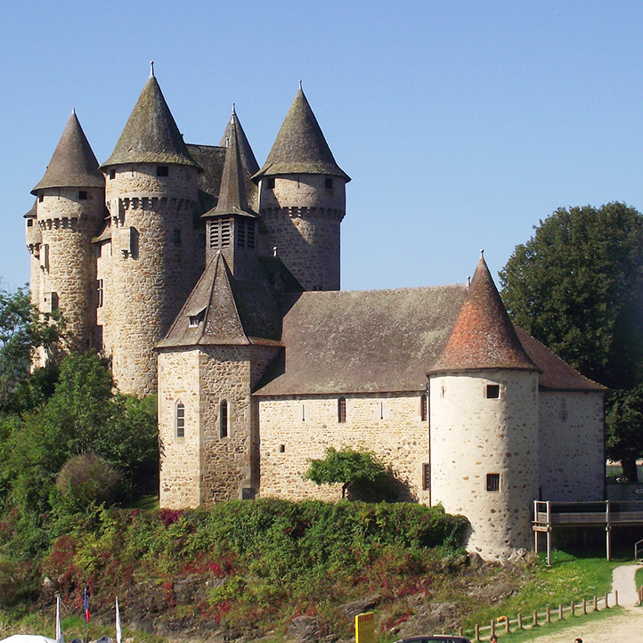 village vacances location fournols d auvergne chateau a decouvrir