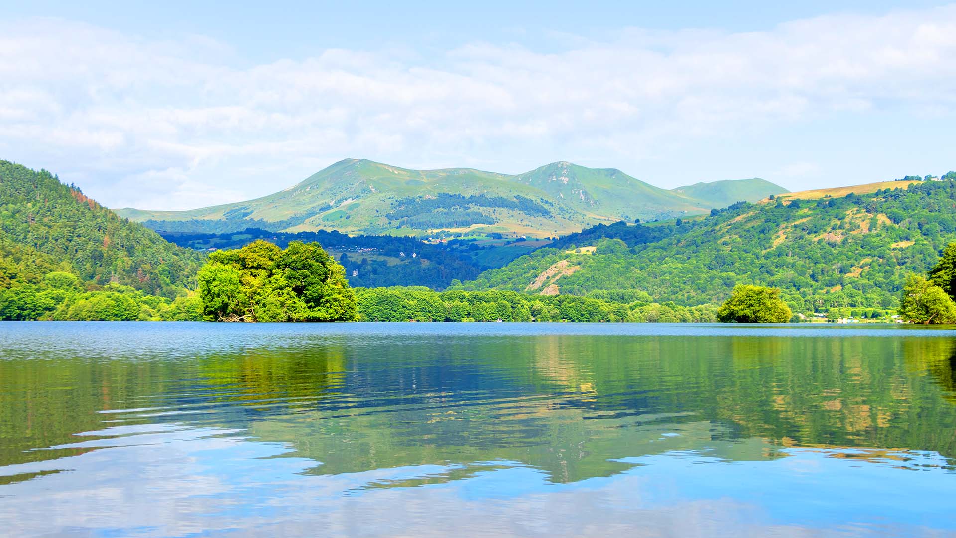 location vacances puy de dome azureva murol montagne evasion